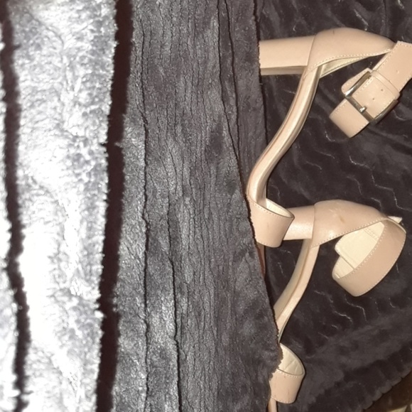 High heels - Picture 3 of 3